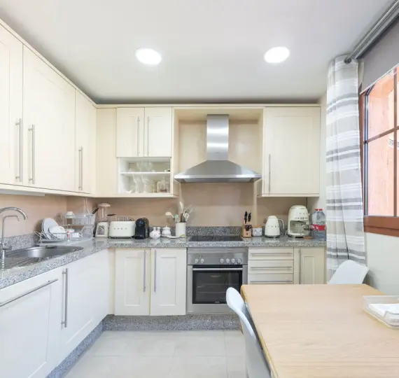 Продажа апартаментов на среднем этаже в Benahavís