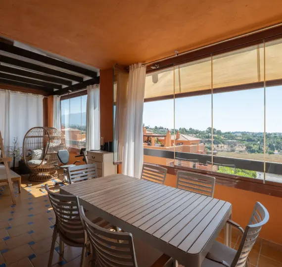 Продажа апартаментов на среднем этаже в Benahavís