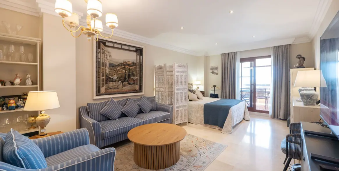 Sale of middle floor apartment in Benahavís 15