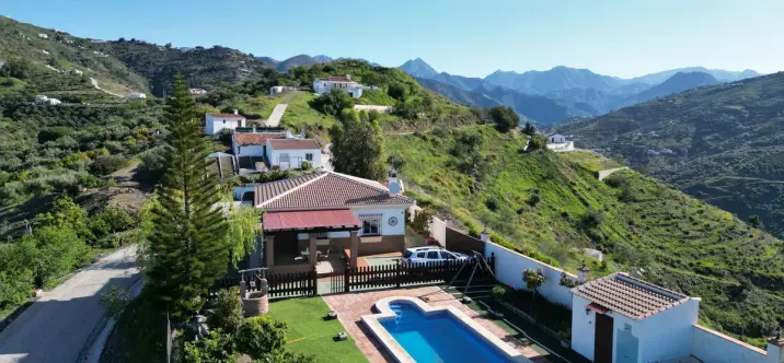 Sale of detached villa in Cómpeta 0