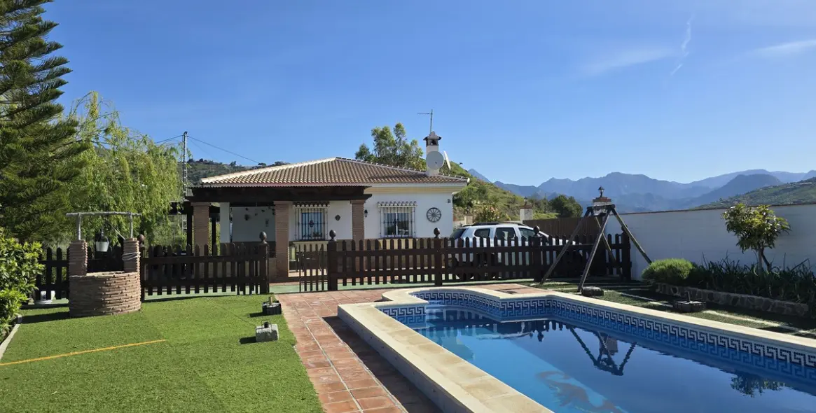 Sale of detached villa in Cómpeta 2