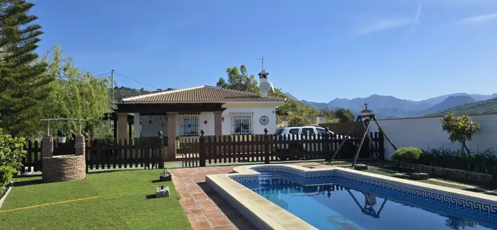 Sale of detached villa in Cómpeta 1