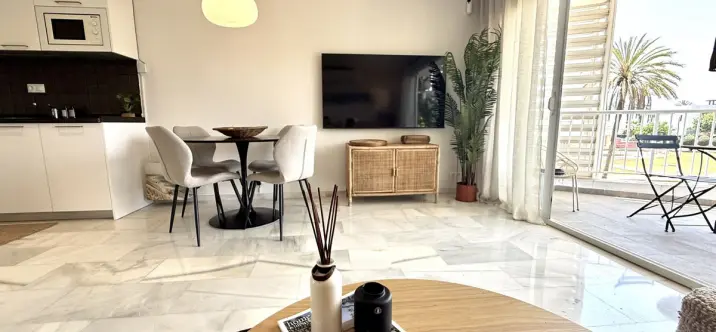 Sale of middle floor apartment in San Pedro de Alcántara 2