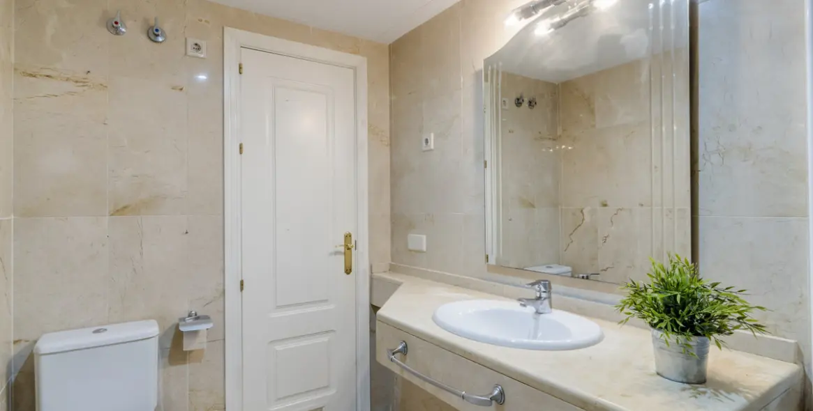 Sale of ground floor apartment in The Golden Mile 9