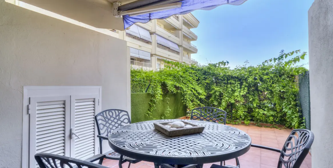 Sale of ground floor apartment in The Golden Mile 11