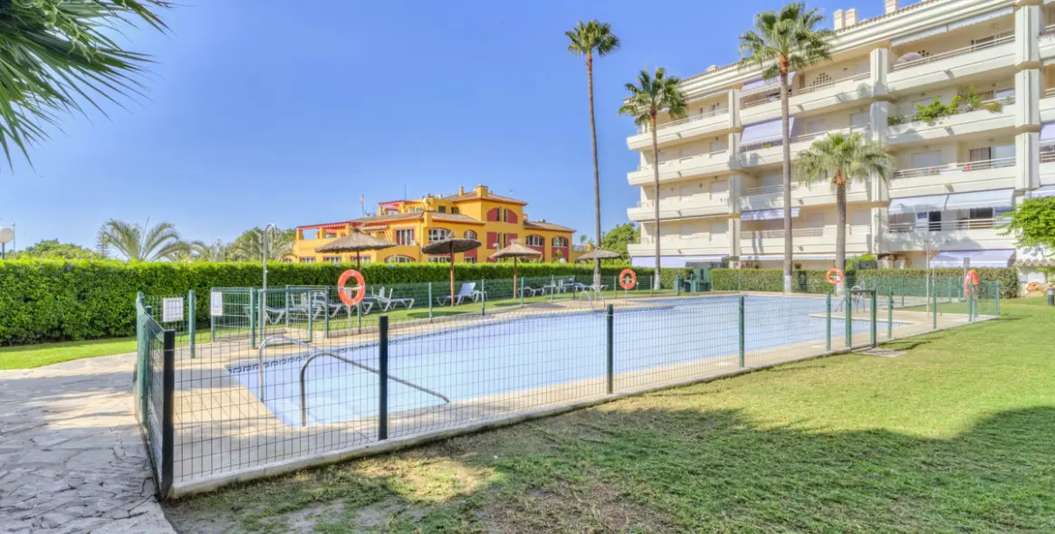 Sale of ground floor apartment in The Golden Mile 16