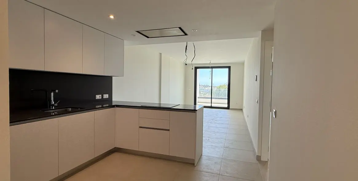 Продажа апартаментов на среднем этаже в Calanova Golf 1