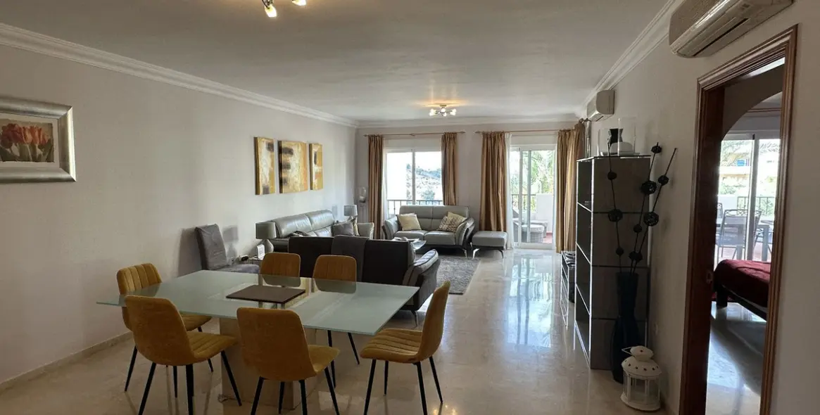 Продажа апартаментов на среднем этаже в La Cala Hills 2