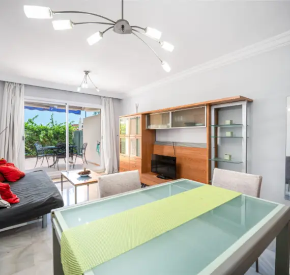 Продажа апартаментов на среднем этаже в Marbella