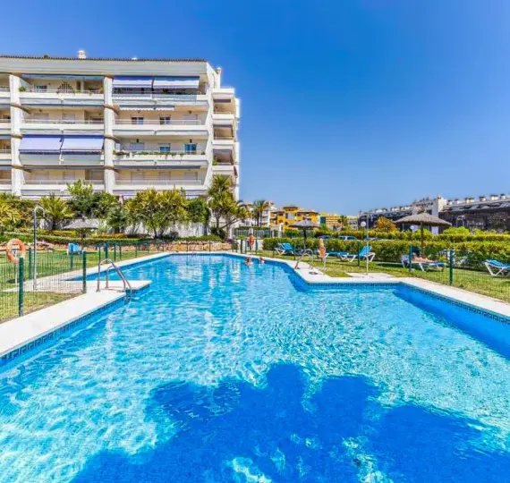 Продажа апартаментов на среднем этаже в Marbella