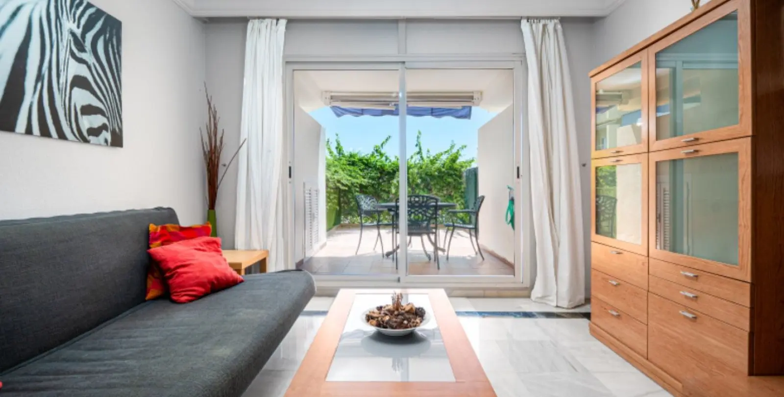 Venta de apartamento en planta media en Marbella 2