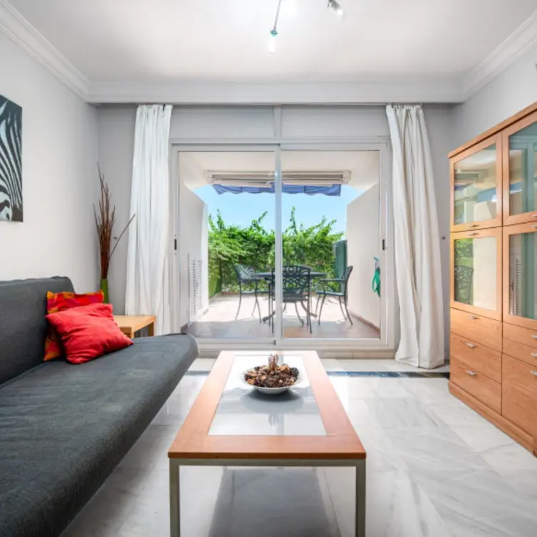 Sale of middle floor apartment in Marbella