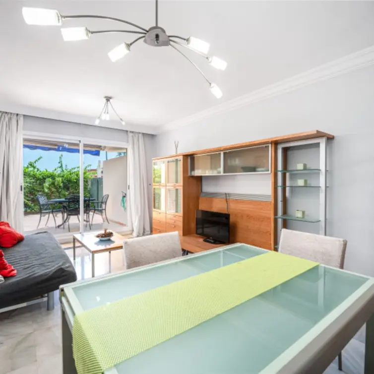 Sale of middle floor apartment in Marbella