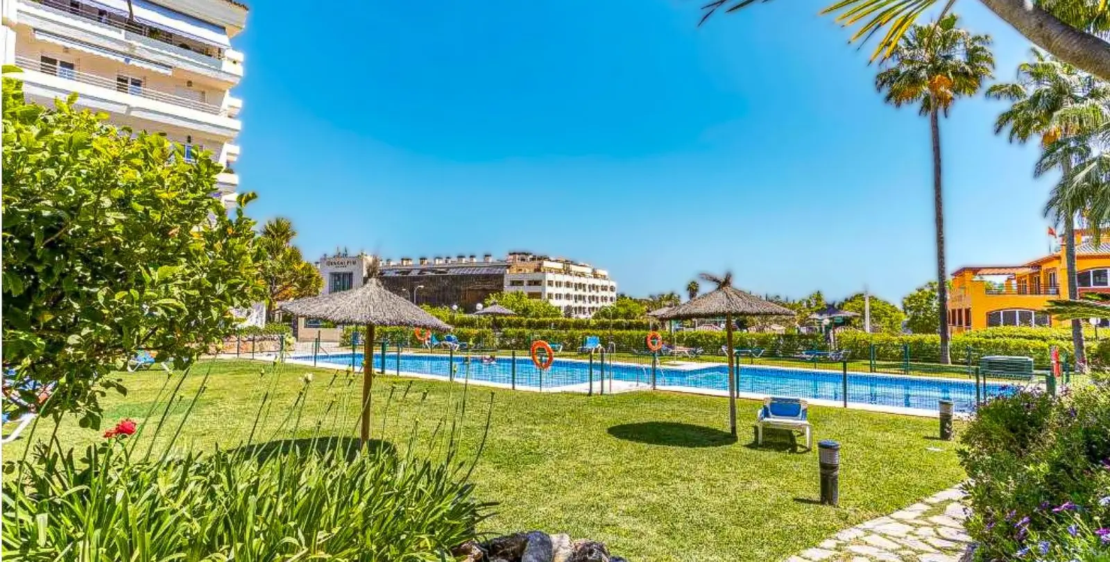Venta de apartamento en planta media en Marbella 14