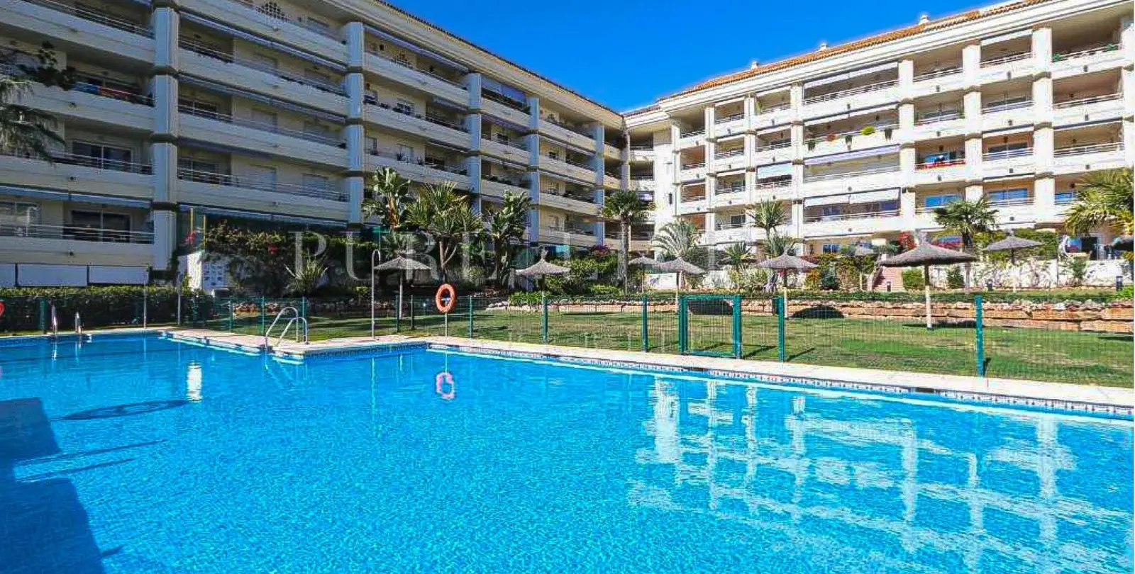 Venta de apartamento en planta media en Marbella 16