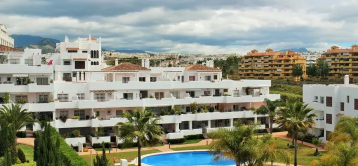 Middle floor apartment R5167615 1