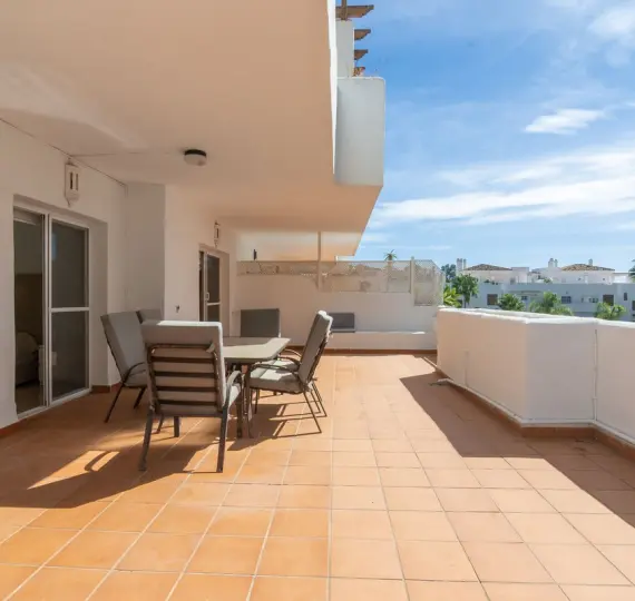 Middle floor apartment R5167615