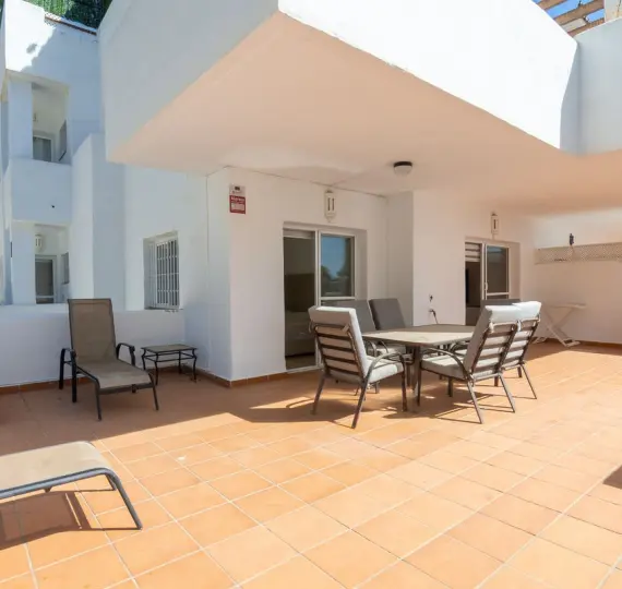 Middle floor apartment R5167615