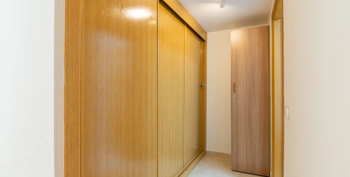 Продажа апартаментов на среднем этаже в Estepona 13