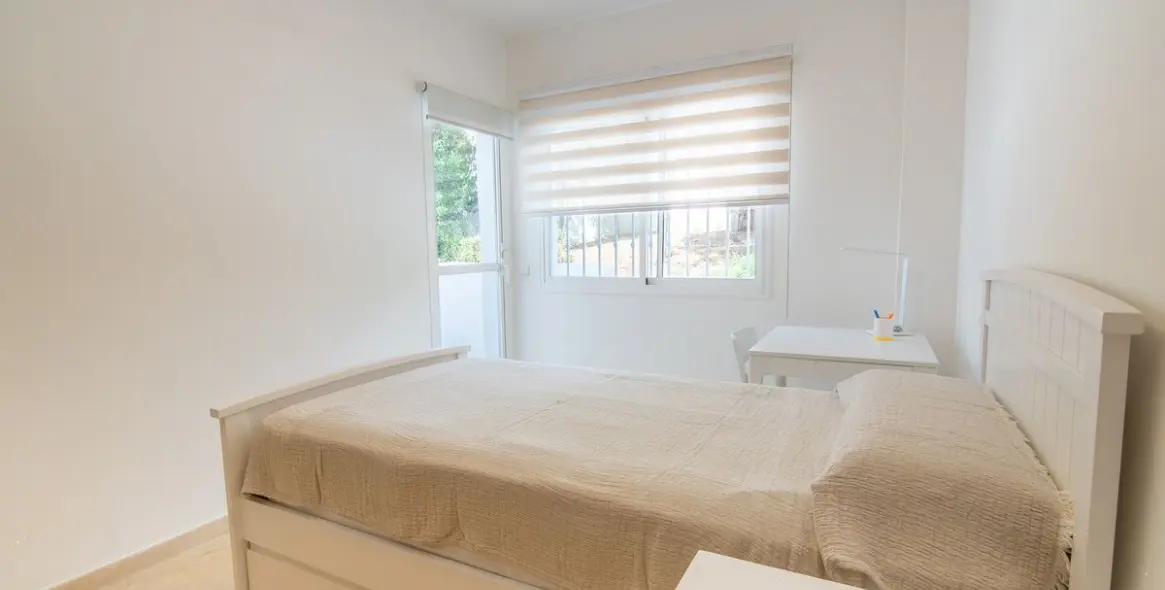 Продажа апартаментов на среднем этаже в Estepona 15