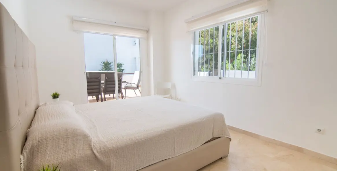 Продажа апартаментов на среднем этаже в Estepona 16