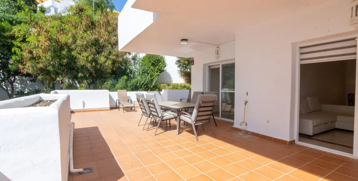 Продажа апартаментов на среднем этаже в Estepona 19