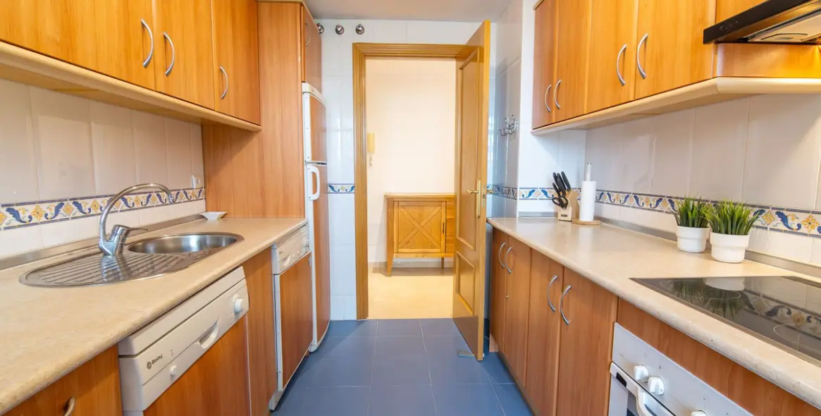 Venta de apartamento en planta media en Estepona 23