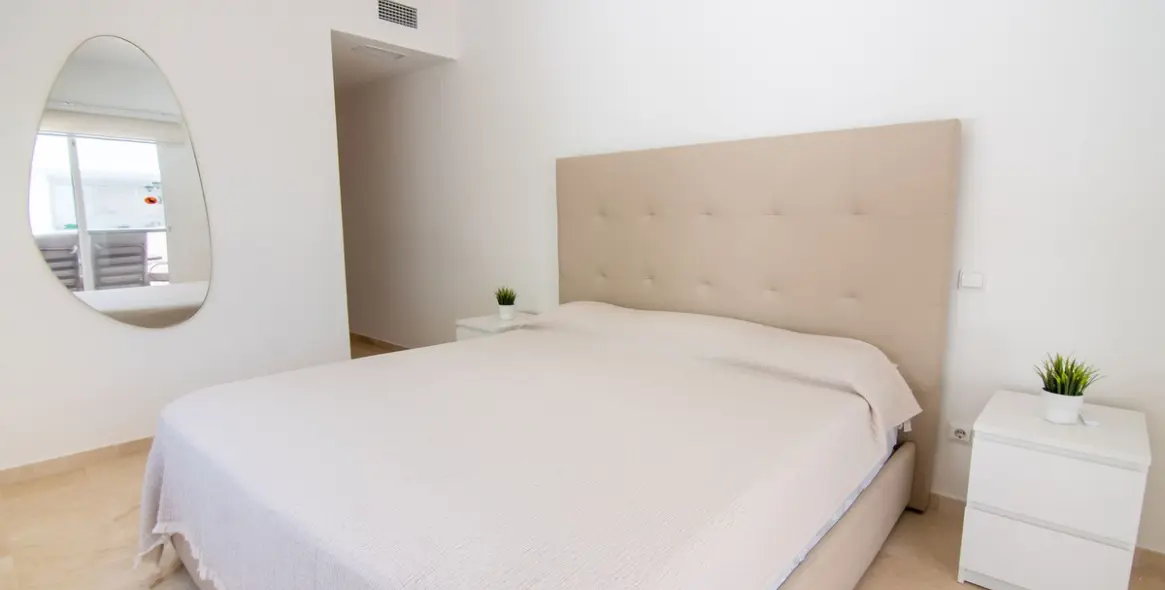 Venta de apartamento en planta media en Estepona 34