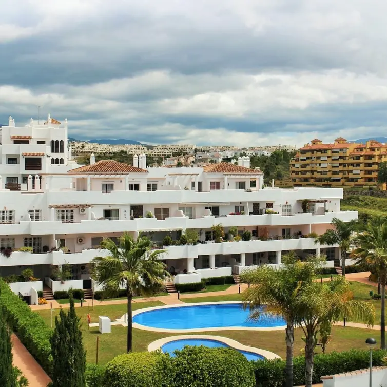 Venta de apartamento en planta media en Estepona