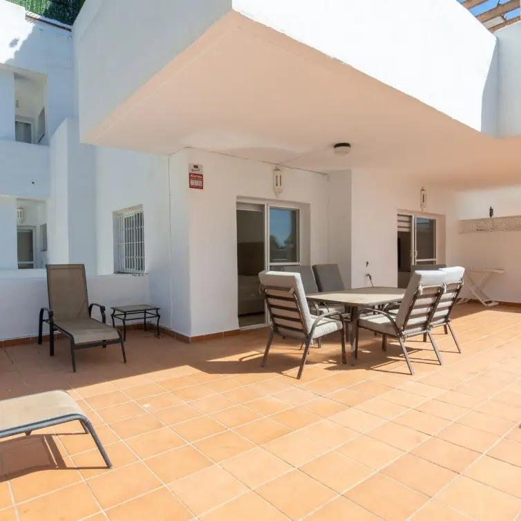Venta de apartamento en planta media en Estepona
