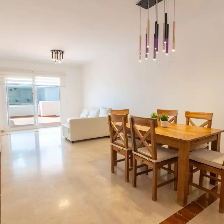 Venta de apartamento en planta media en Estepona