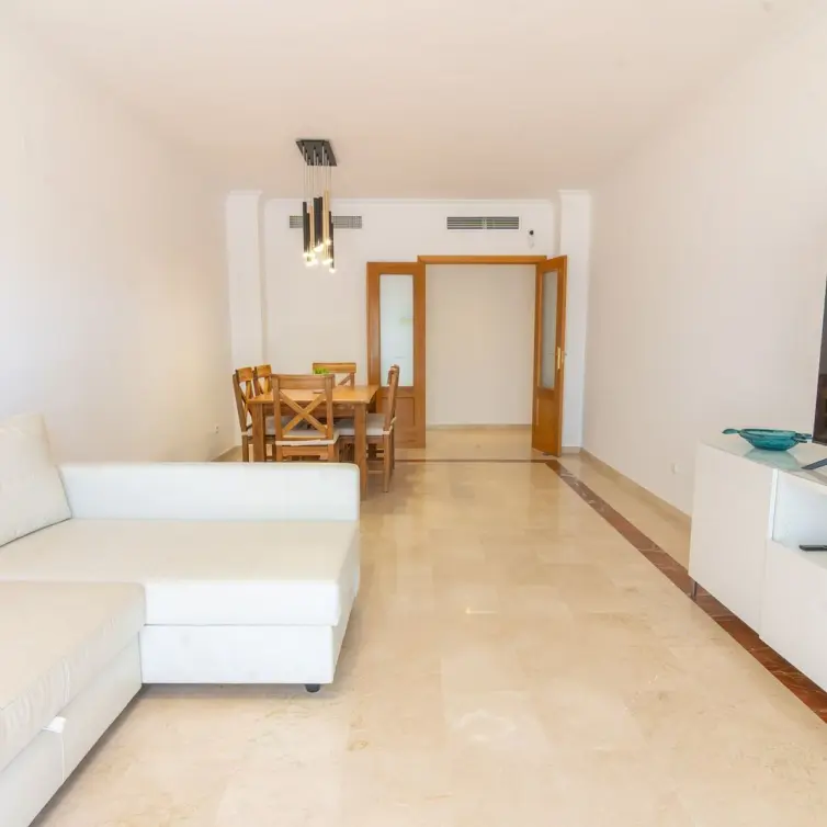 Venta de apartamento en planta media en Estepona