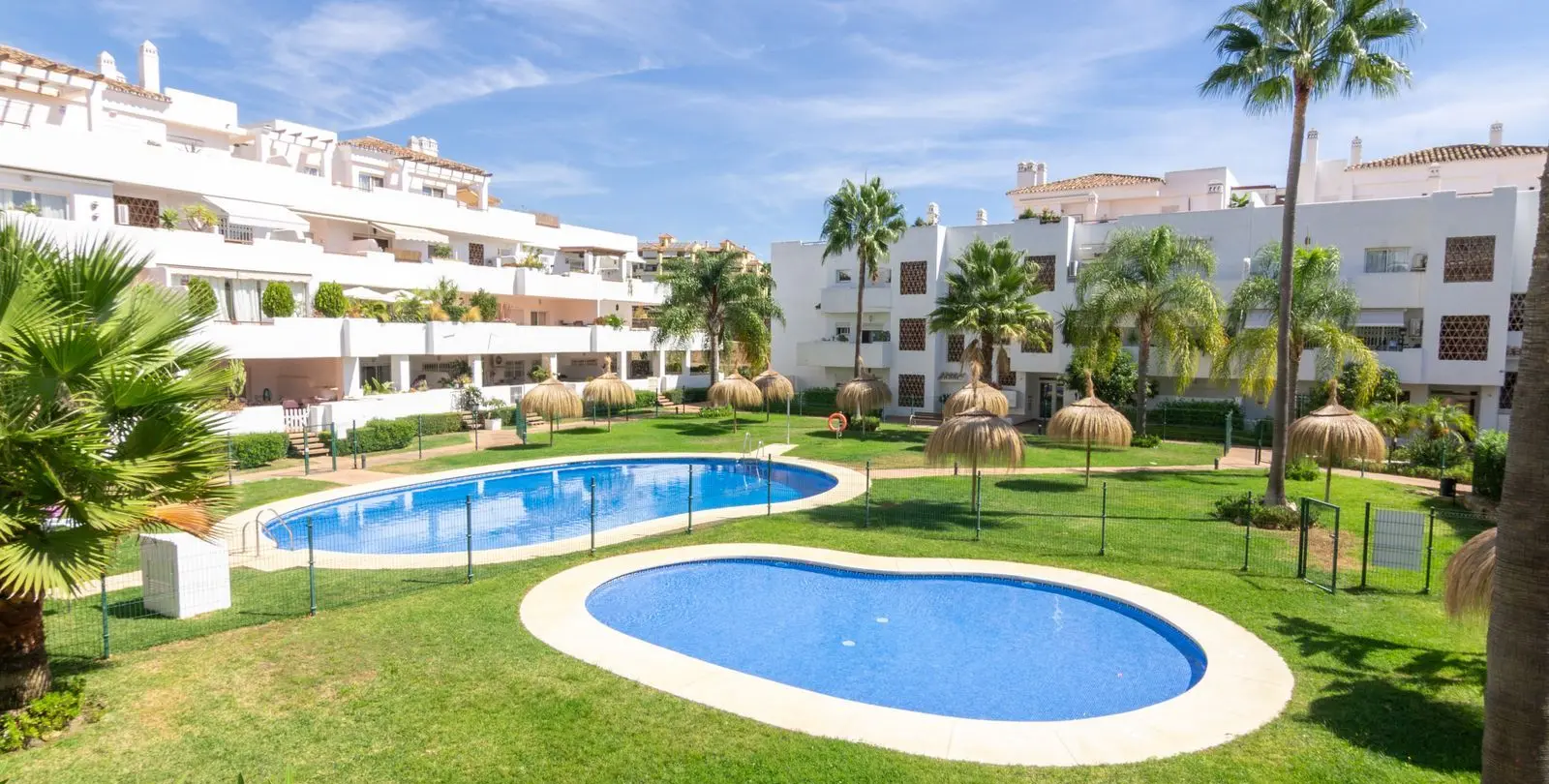 Sale of middle floor apartment in Estepona 7