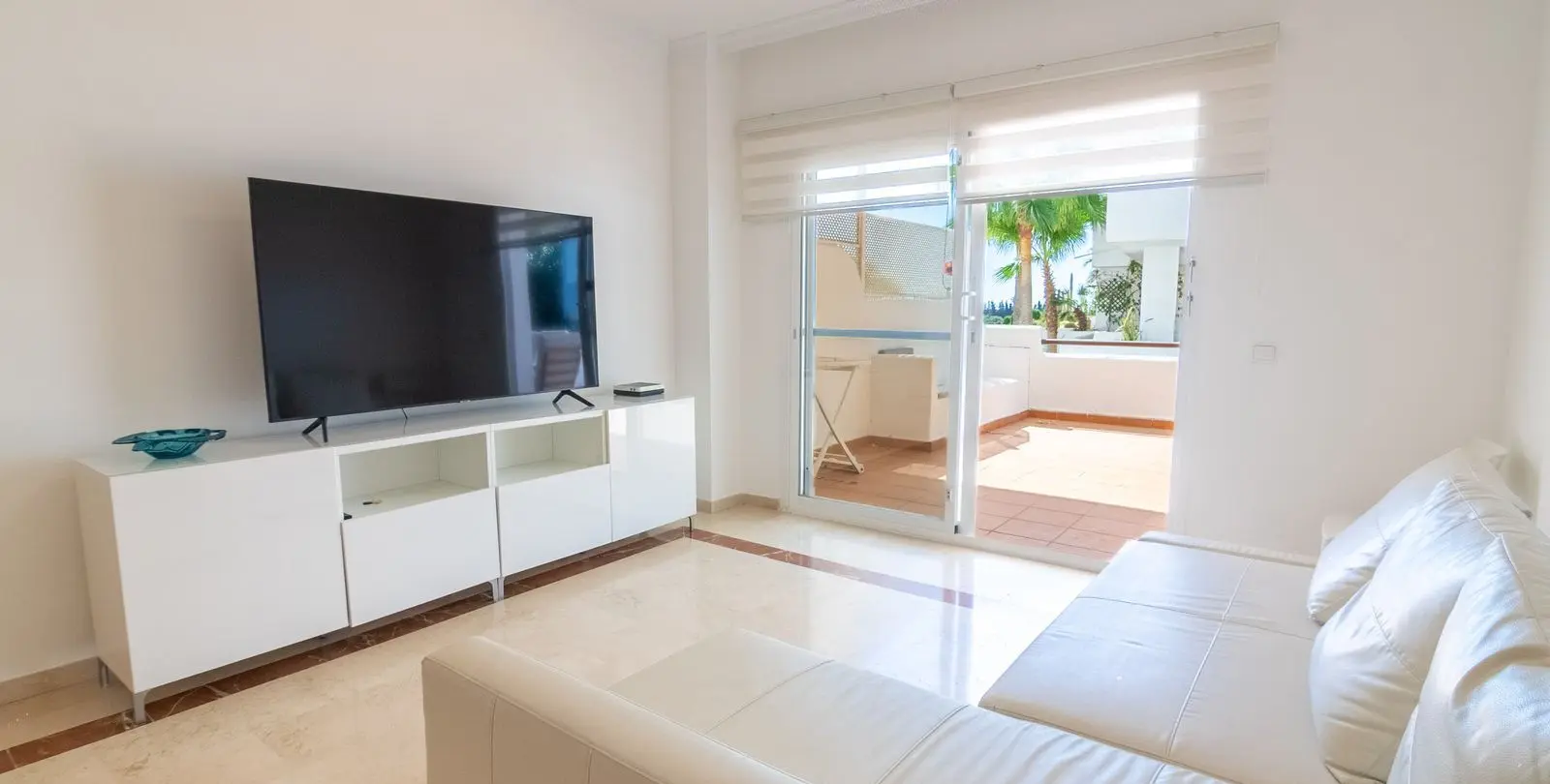 Sale of middle floor apartment in Estepona 8