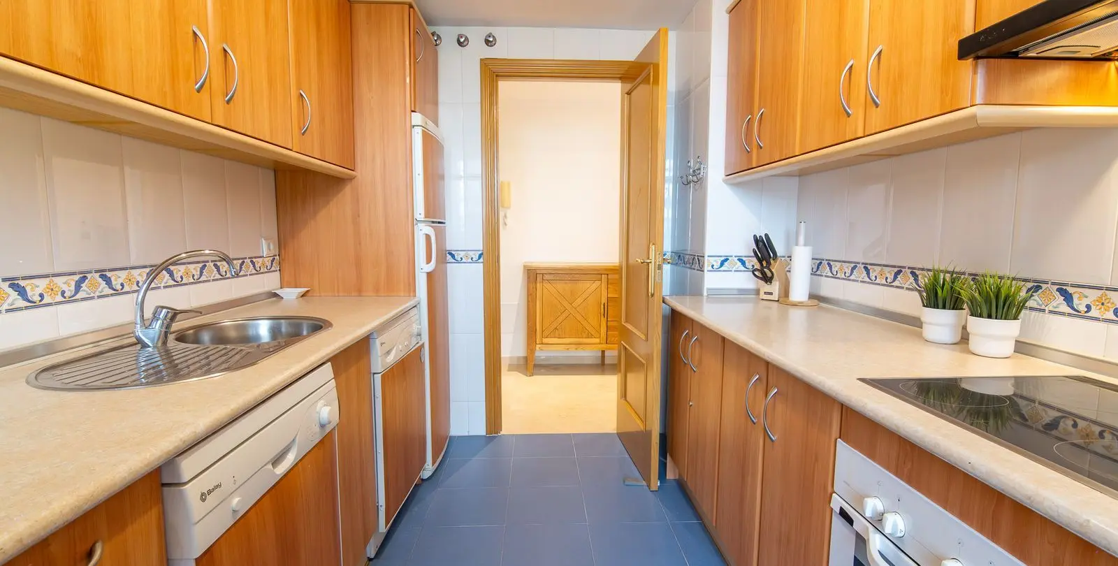Sale of middle floor apartment in Estepona 23