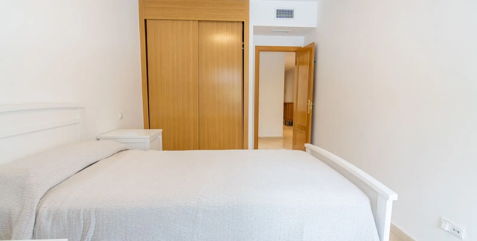 Sale of middle floor apartment in Estepona 30