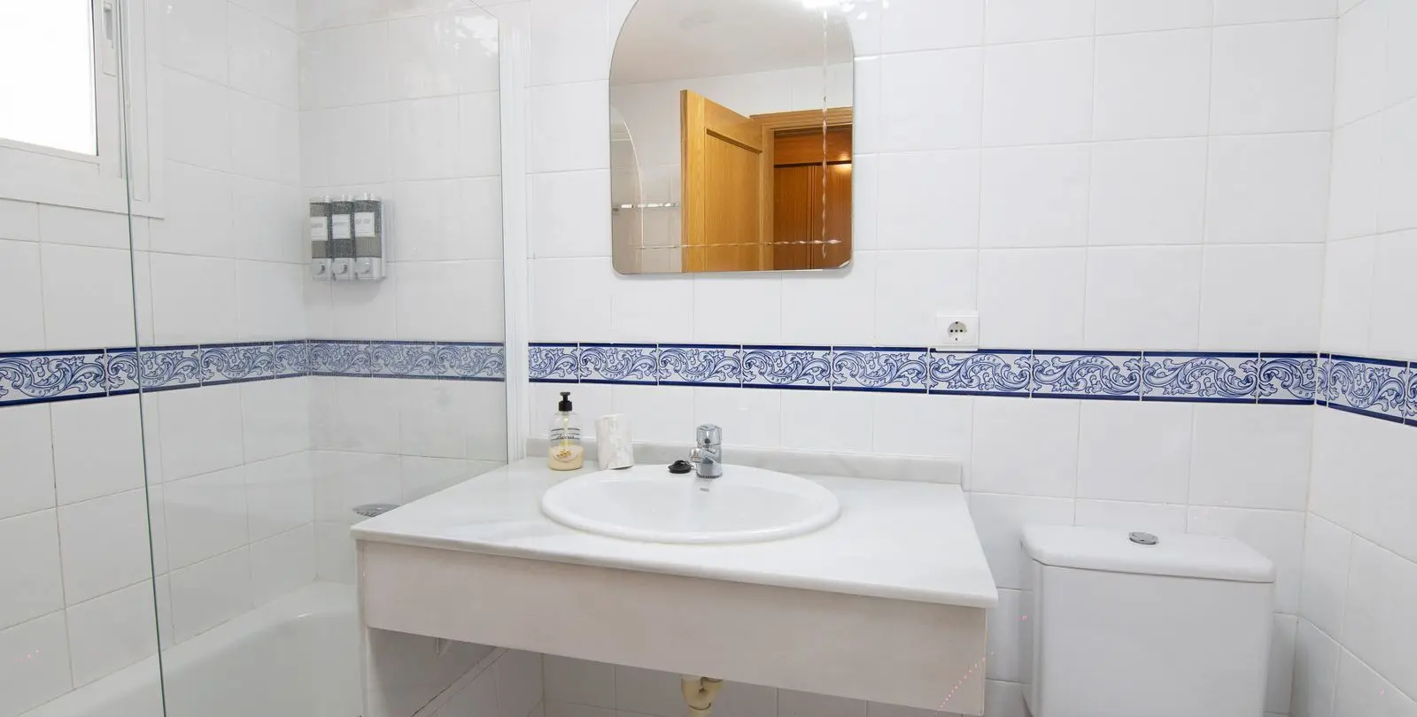 Sale of middle floor apartment in Estepona 33