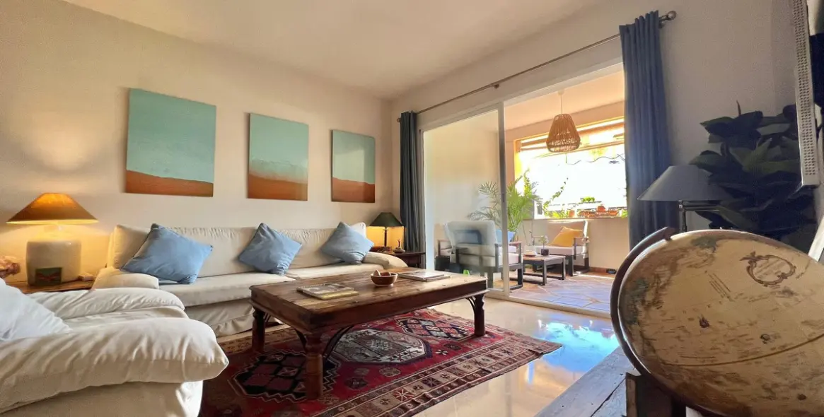 Продажа апартаментов на среднем этаже в Guadalmina Alta 1