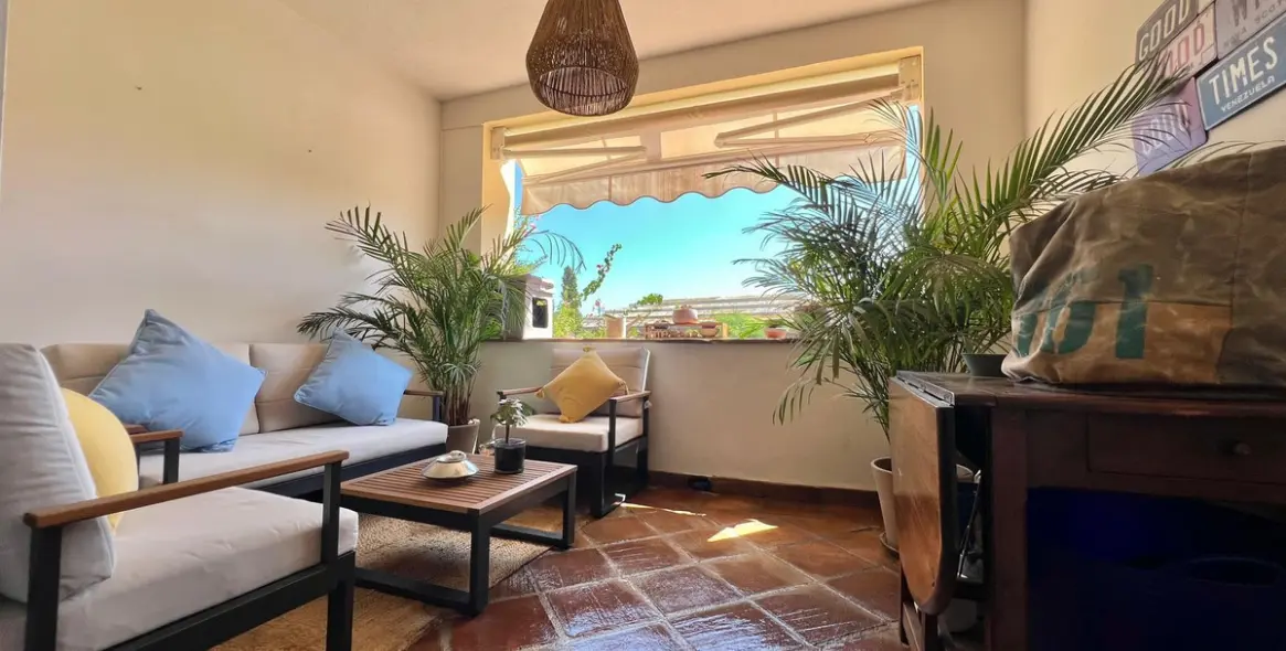 Продажа апартаментов на среднем этаже в Guadalmina Alta 5