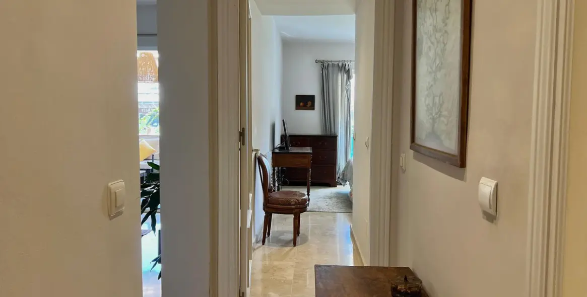 Продажа апартаментов на среднем этаже в Guadalmina Alta 8