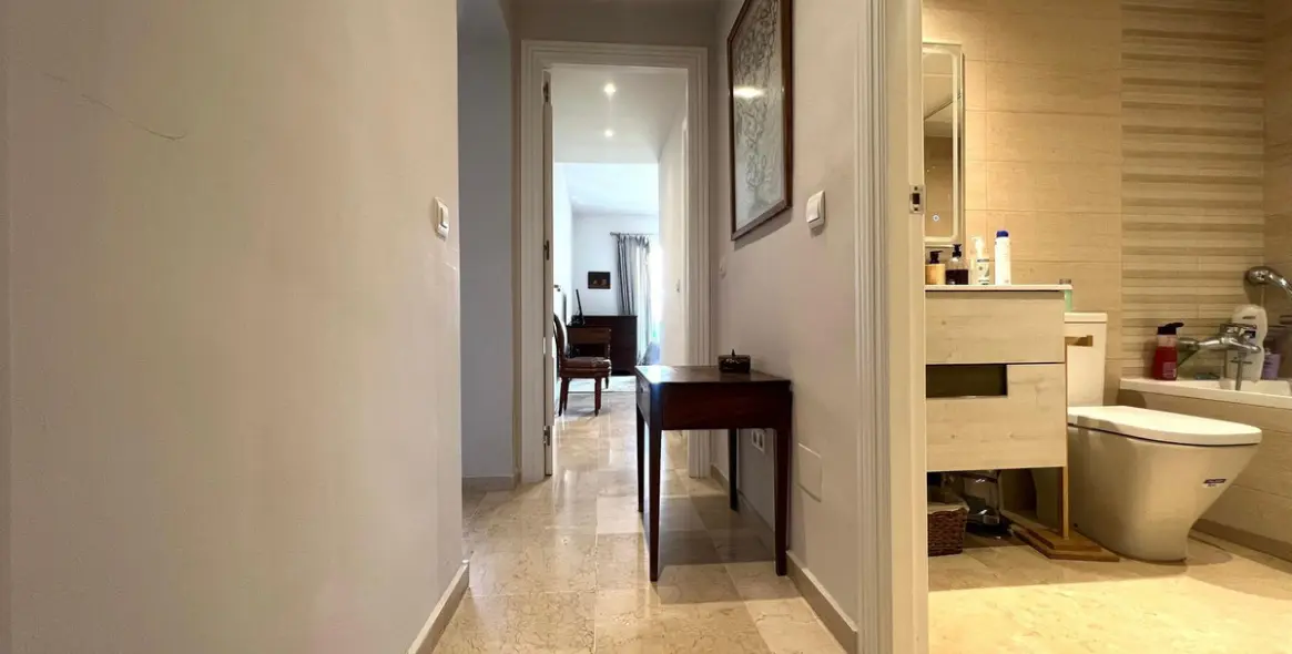 Продажа апартаментов на среднем этаже в Guadalmina Alta 9