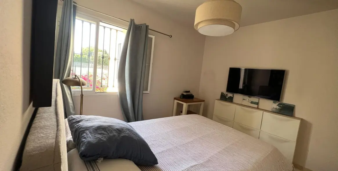 Продажа апартаментов на среднем этаже в Guadalmina Alta 11