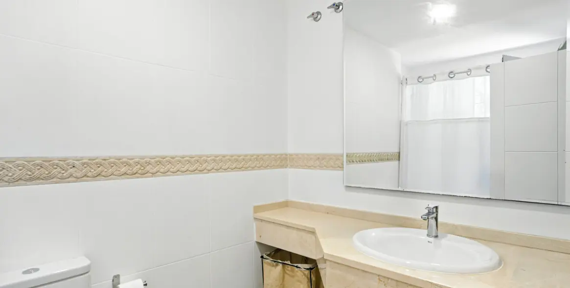 Sale of ground floor apartment in Marbella 18