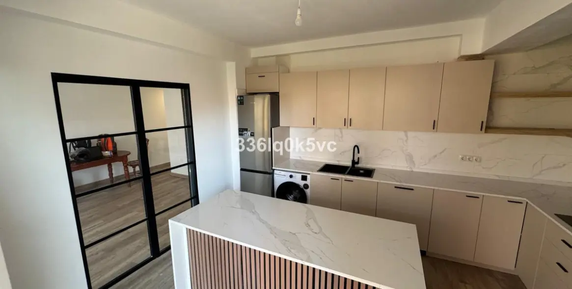Sale of middle floor apartment in Málaga 1