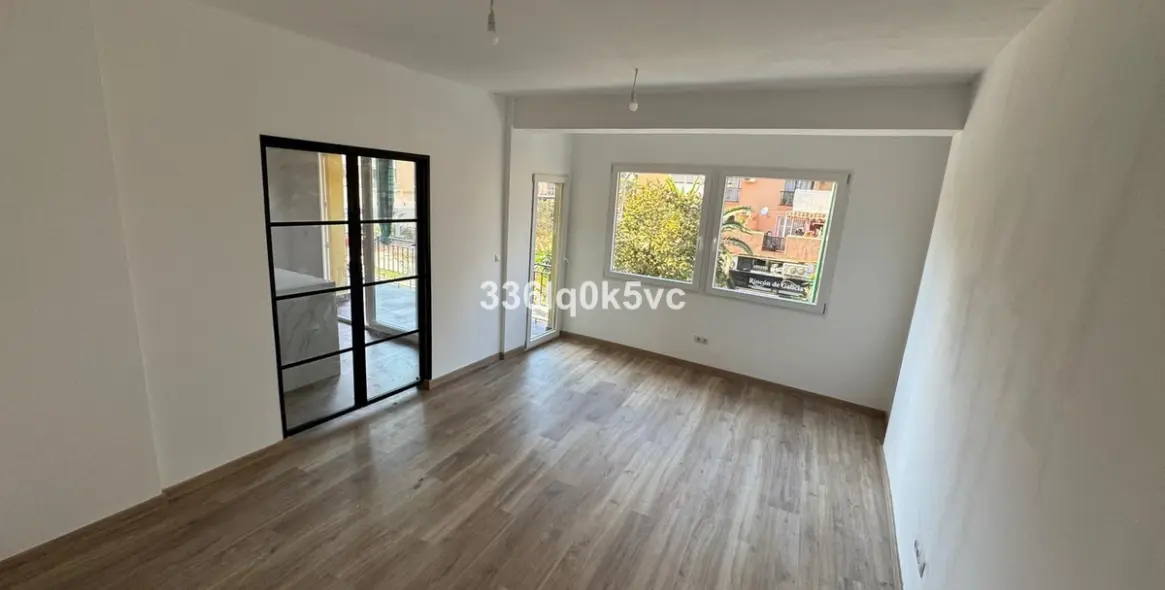 Sale of middle floor apartment in Málaga 2