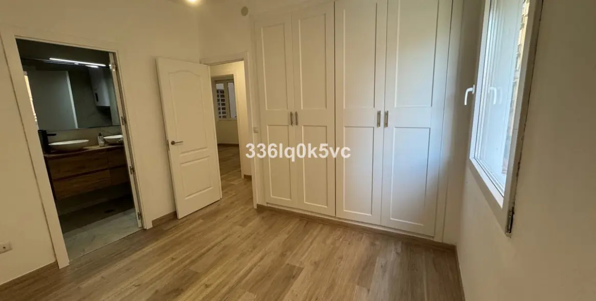 Sale of middle floor apartment in Málaga 3