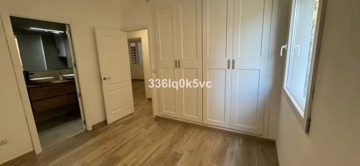 Sale of middle floor apartment in Málaga 2