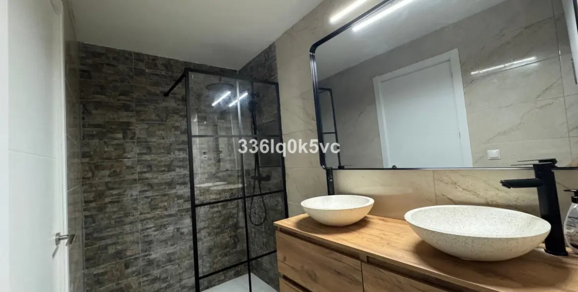 Sale of middle floor apartment in Málaga 4