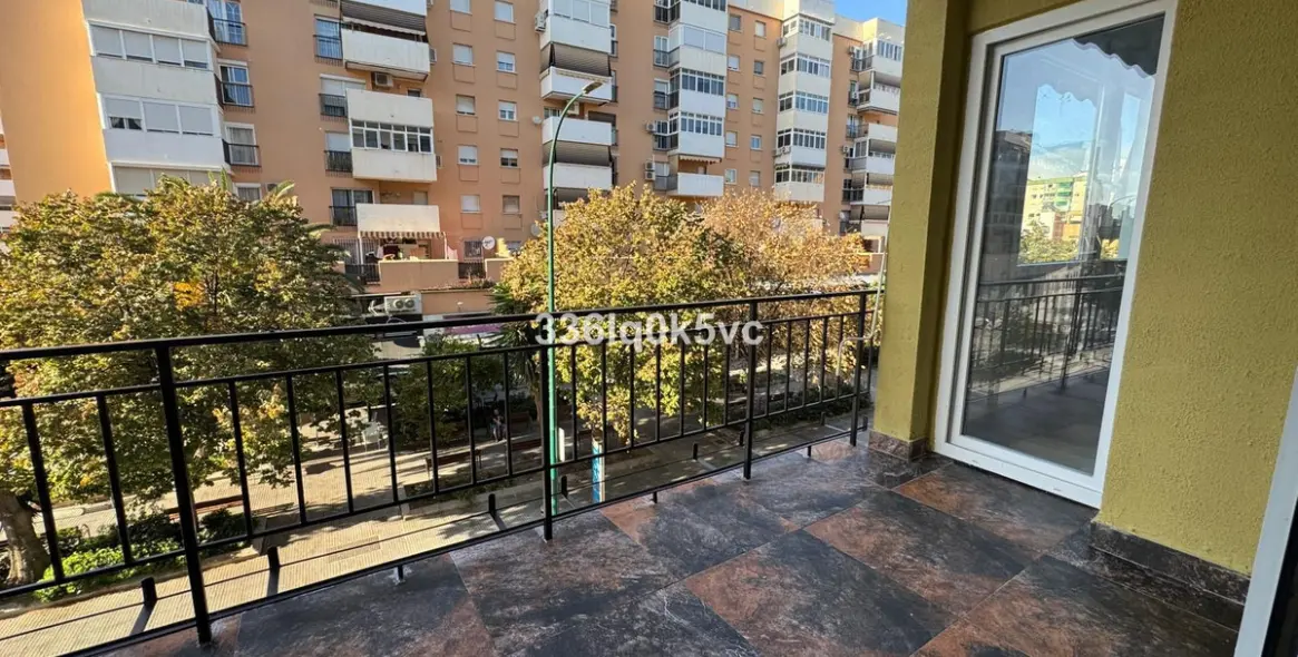 Sale of middle floor apartment in Málaga 5