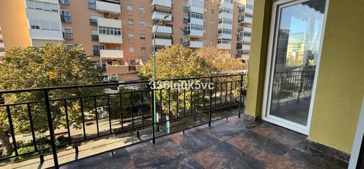 Sale of middle floor apartment in Málaga 4